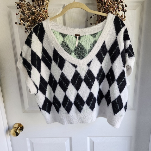 Free People Through the Motions Short Sleeve Argyle Sweater Vest Size Medium - Picture 2 of 8